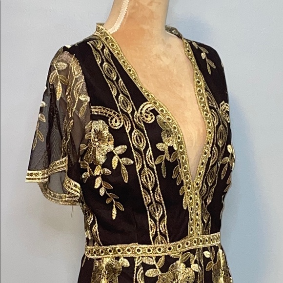 Elegant Black and Gold Romper with Modern Flair Size Medium - Picture 6 of 12